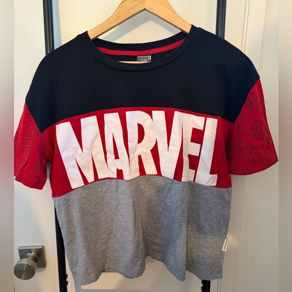Marvel Her Universe Colorblock Logo Cropped Tee - Black/Red/Gray